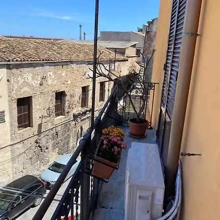 Al Parlatoio Del Centro Storico * Palerme